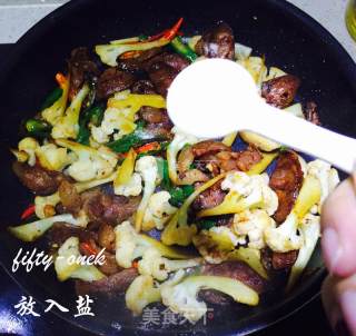 腊肠炒花菜的做法步骤：8