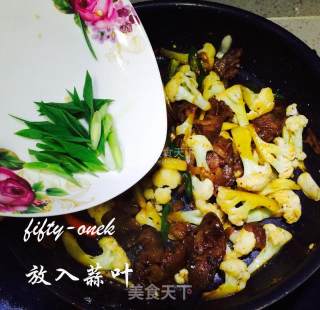 腊肠炒花菜的做法步骤：9