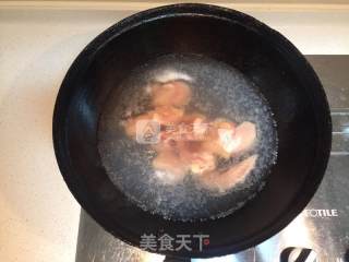 家常土豆香菇炖鸡块的做法步骤：3