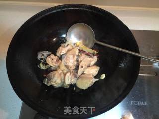 家常土豆香菇炖鸡块的做法步骤：6