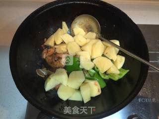 家常土豆香菇炖鸡块的做法步骤：8