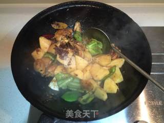 家常土豆香菇炖鸡块的做法步骤：9