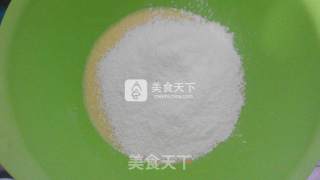 云朵般轻盈口感——奶牛戚风蛋糕的做法步骤：4