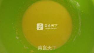 云朵般轻盈口感——奶牛戚风蛋糕的做法步骤：5