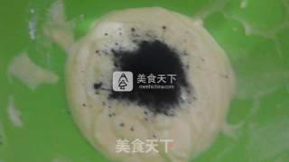 云朵般轻盈口感——奶牛戚风蛋糕的做法步骤：9