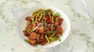 蒜苔炒鸡肉的做法步骤：7