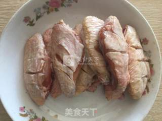可乐鸡翅的做法步骤：1