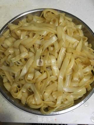 湿炒牛河的做法步骤：3