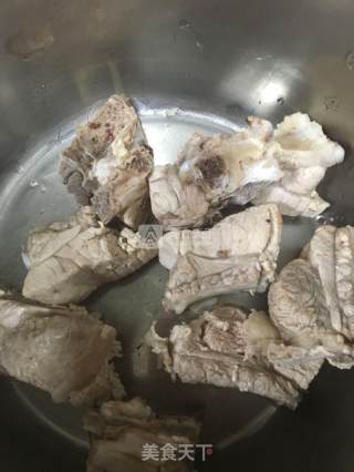 木耳山药炖排骨的做法步骤：3