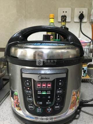 木耳山药炖排骨的做法步骤：5
