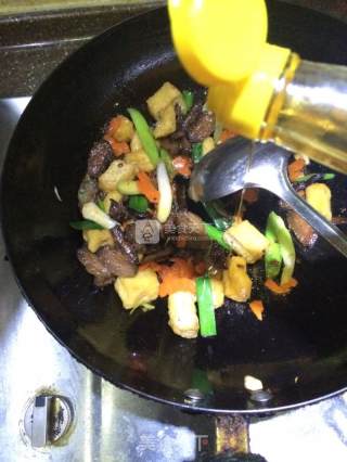 腊肉杂蔬小炒的做法步骤：5