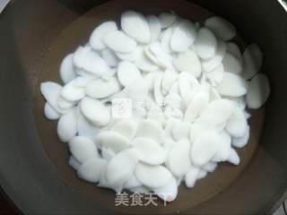 荠菜炒年糕的做法步骤：4