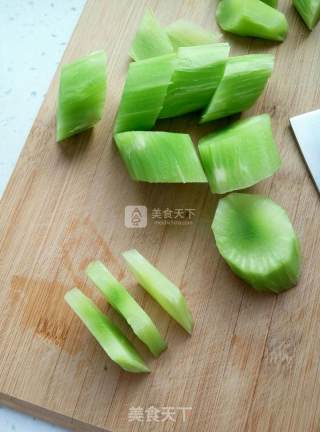 青笋虾仁的做法步骤：2