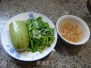 开洋韭菜炒西葫芦的做法步骤：1