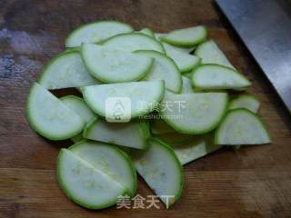开洋韭菜炒西葫芦的做法步骤：2