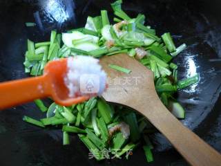 开洋韭菜炒西葫芦的做法步骤：5