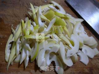 尖椒鸡胗炒雷笋的做法步骤：3