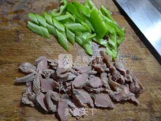 尖椒鸡胗炒雷笋的做法步骤：4
