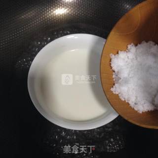 火龙果汁樱花慕斯的做法步骤：2