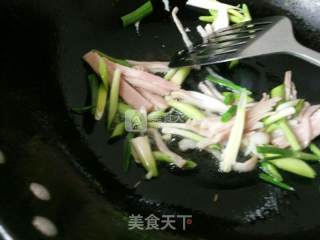培根大蒜炒百叶的做法步骤：3