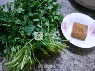 香干炒草籽的做法步骤：1
