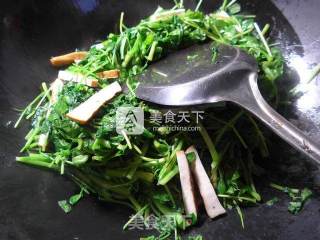 香干炒草籽的做法步骤：5
