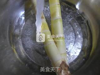 韭菜炒雷笋的做法步骤：2