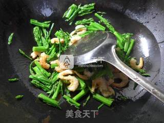 开洋炒芦蒿的做法步骤：4