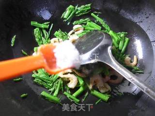 开洋炒芦蒿的做法步骤：5