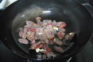 彩椒炒腊肠的做法步骤：4
