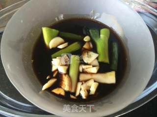 蜜汁烤鹌鹑的做法步骤：2