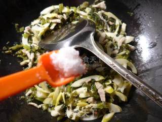 五花肉雪菜炒雷笋的做法步骤：7