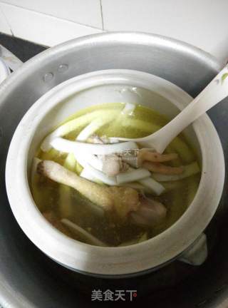 椰子鸡汤的做法步骤：2