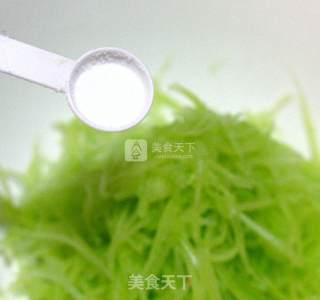 春天的味道---葱油莴笋的做法步骤：2