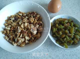 核桃葡萄干面包的做法步骤：1