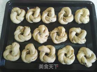 核桃葡萄干面包的做法步骤：7