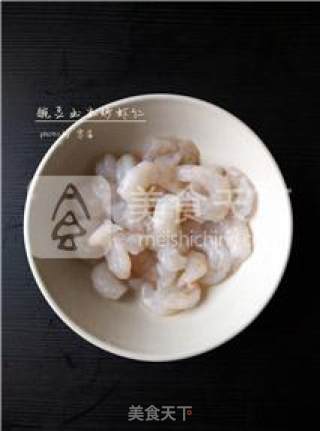 【金玉满堂】豌豆玉米炒虾仁的做法步骤：2
