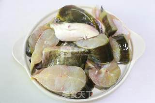 鲶鱼豆腐汤的做法步骤：1