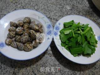 韭菜炒花螺的做法步骤：1
