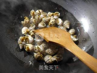 韭菜炒花螺的做法步骤：4