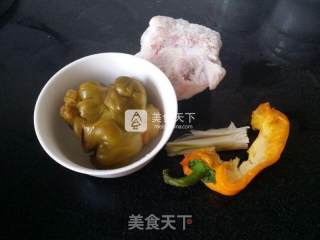 榨菜炒肉丝的做法步骤：1
