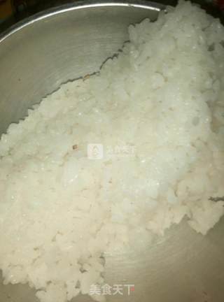 香菇胡萝卜虾仁蛋炒饭的做法步骤：3