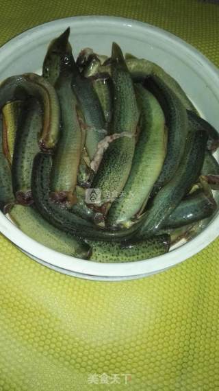 泥鳅炖豆腐的做法步骤：1