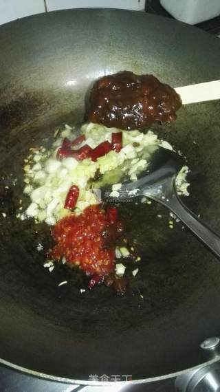 泥鳅炖豆腐的做法步骤：5