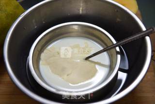 简单的休闲甜点——木瓜牛奶冻的做法步骤：3