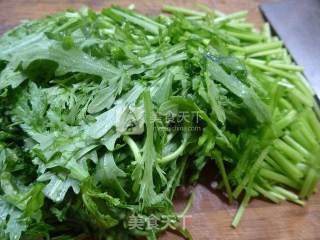 鲜虾炒茼蒿的做法步骤：3
