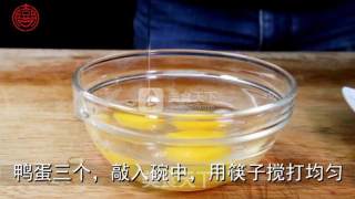 家常味【笨椒木耳炒鸭蛋】的做法步骤：3