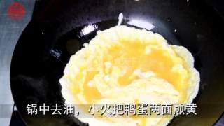 家常味【笨椒木耳炒鸭蛋】的做法步骤：4