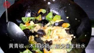 家常味【笨椒木耳炒鸭蛋】的做法步骤：7
