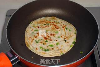 猪油渣葱油饼的做法步骤：11